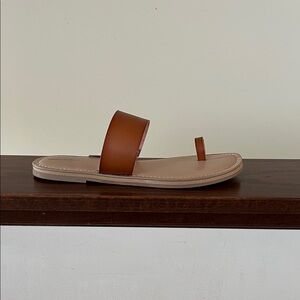 Women's Juno Toe Ring Flat Sandals .
